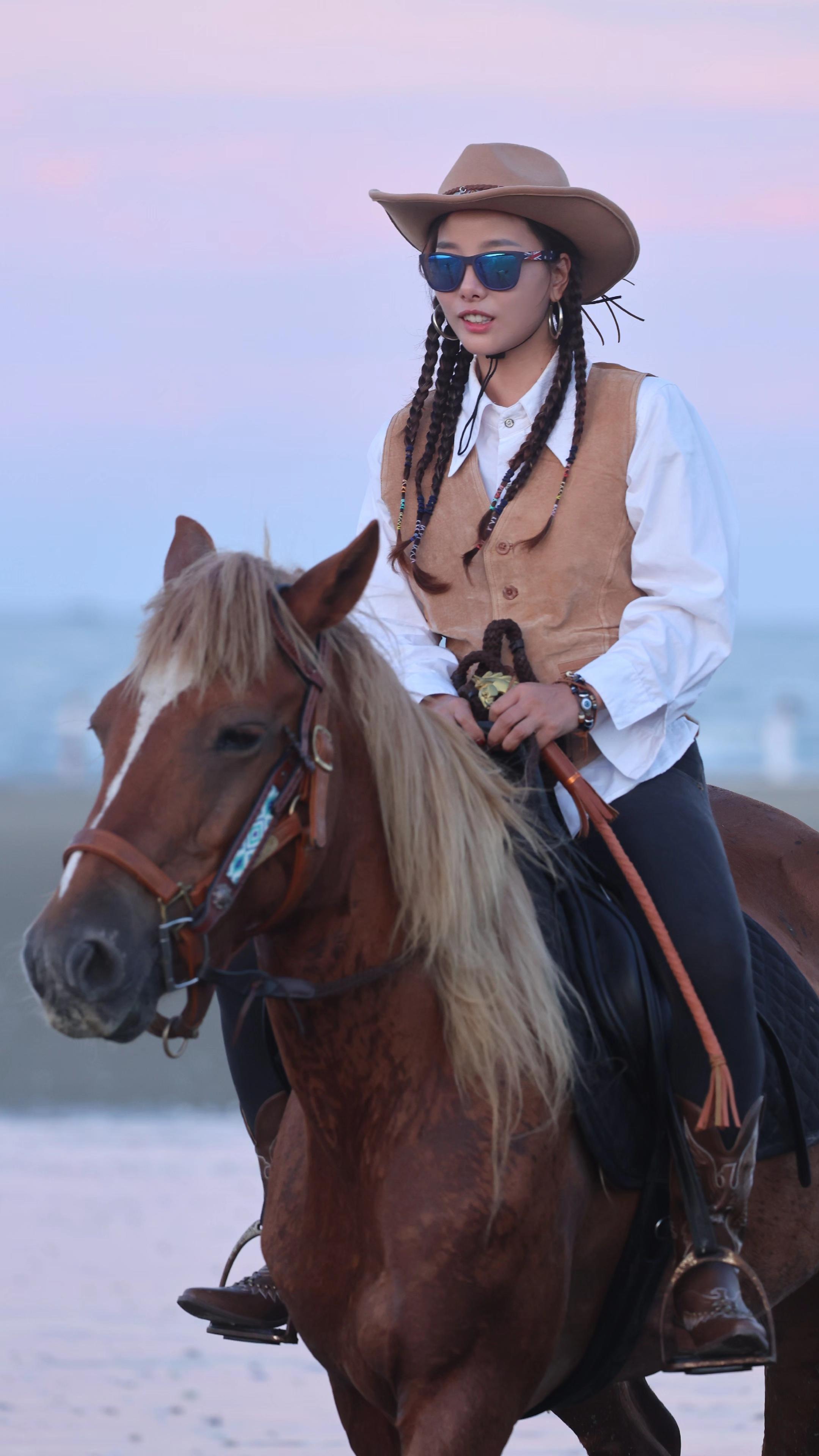 游牧生活 女骑 绝美夕阳 摄影