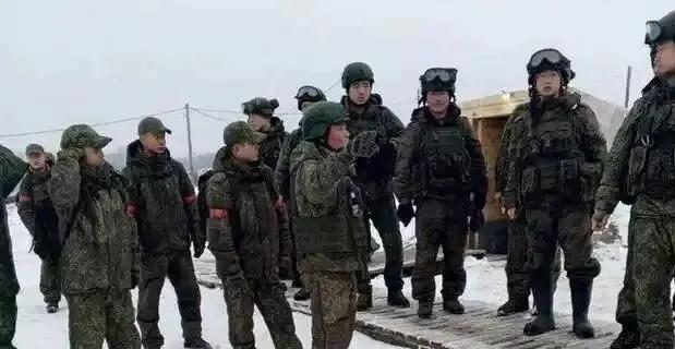 利曼那边俄军确实吃了大亏。乌军反攻了四个多月，把俄军突出部直接切断，亲俄的军事博