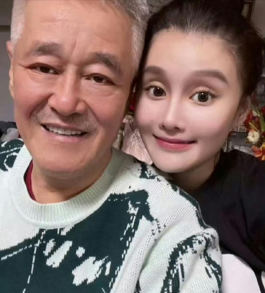 太幸福了吧！近日，赵本山女儿球球的保姆分享了自己在球球家工作的真实待遇，薪水比普
