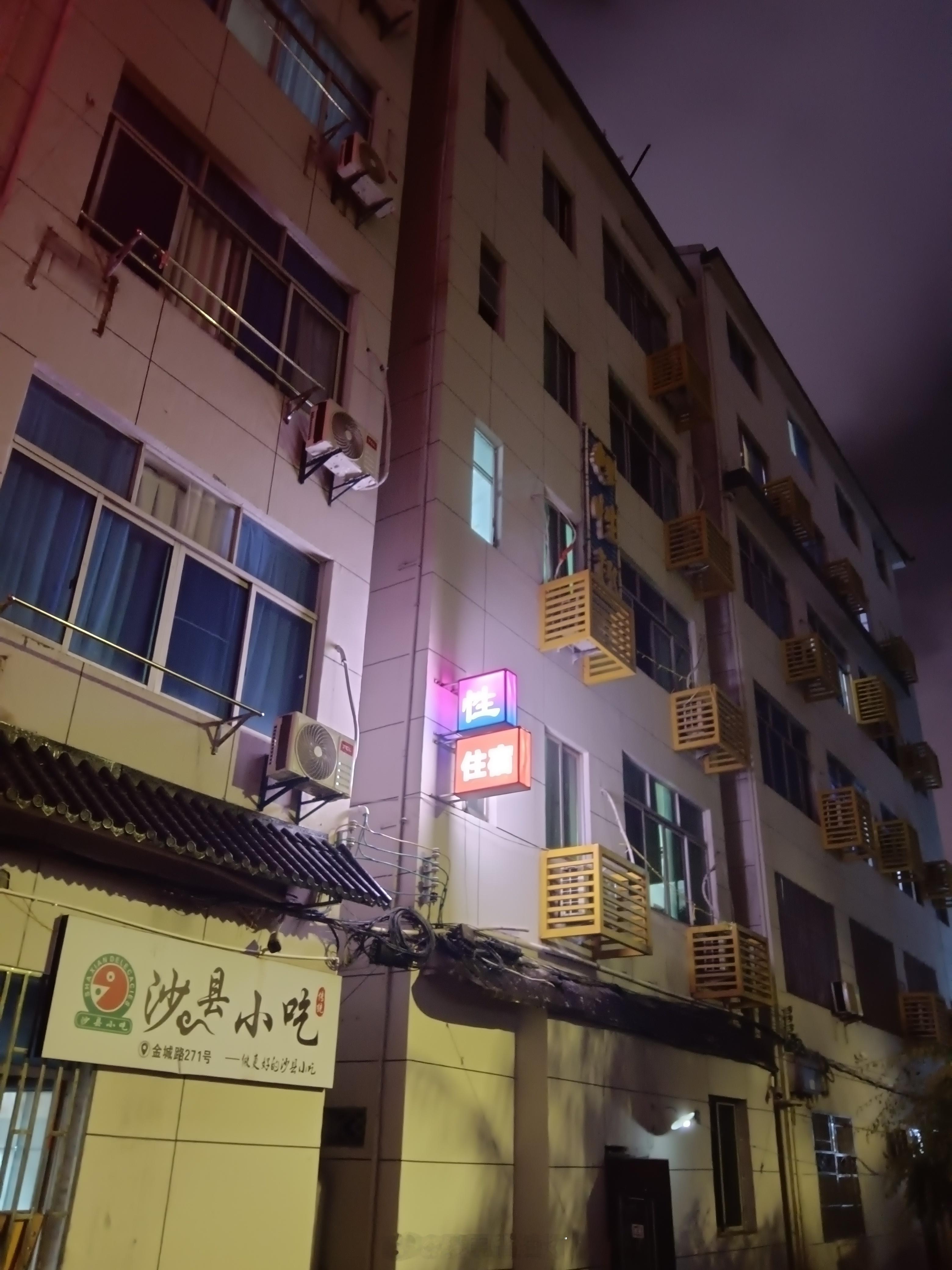火灾鞋厂楼顶蓄水池打捞出多具遗体福建沿海这些城市，轻工业发达，鞋业、纺织、服装还