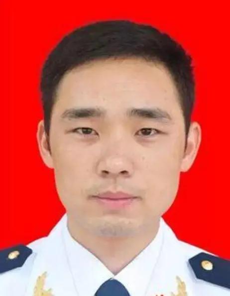 梅雄（1980.12-2015.8），男，汉族，湖南常德临澧人，四级军士长，19