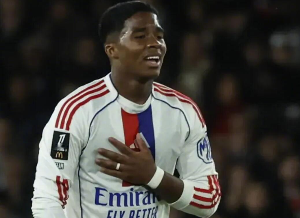 据《马卡报》报道，巴西天才前锋恩德里克目前被皇马租借至法甲里昂。尽管租约中不含买