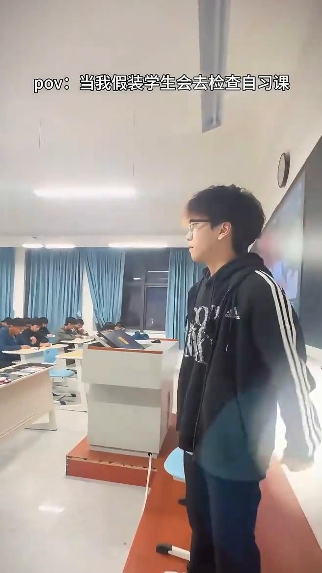 pov：当我假装学生会去检查自习课。