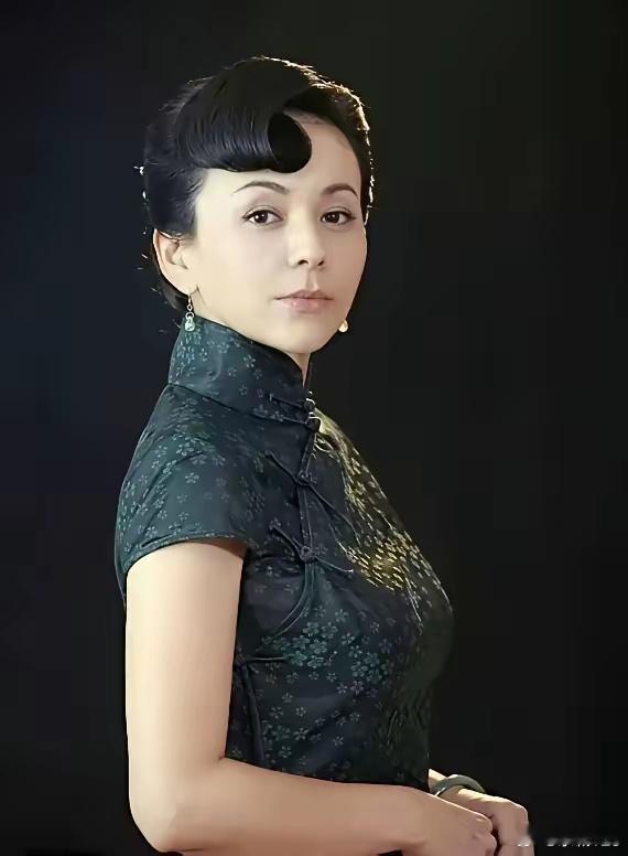 主持人问55岁的王琳:“你这么多年为什么一直没有再婚？”王琳说:“我们有颜值、有