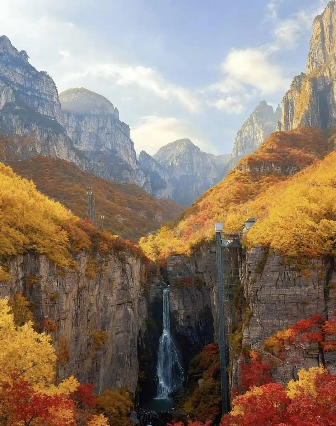 南太行徒步｜把灵魂还给山野谁懂啊！南太行的秋天是被上帝打翻的调色盘🎨红岩绝壁