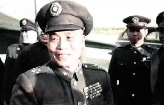 1938年徐州，鬼子30万主力把60万国军围得水泄不通，眼瞅着跑都没处跑，李宗仁