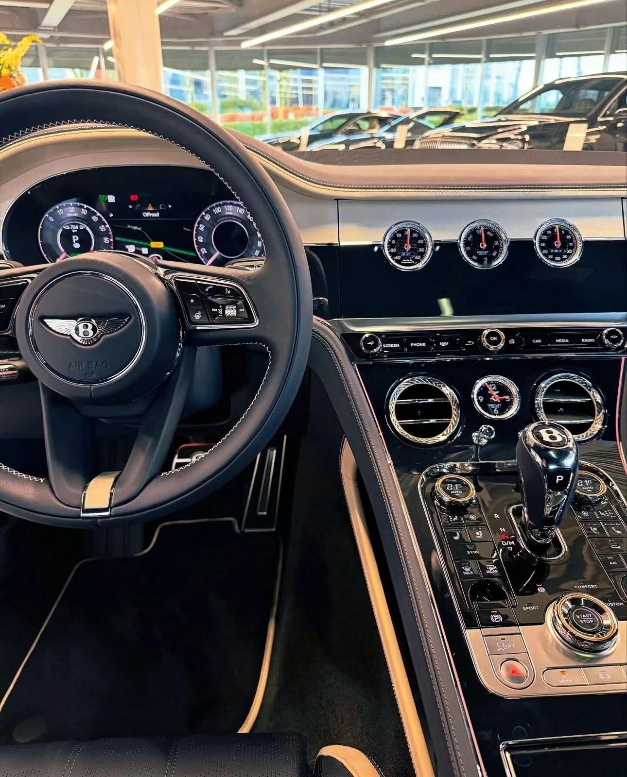 宾利全新欧陆GT！全新混动系统，4.0升V8能爆发782匹马力，3.2秒破百！豪