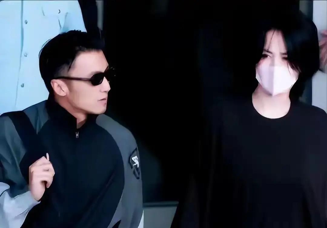 谢霆锋两个儿子都成年了，大儿子1米8二儿子1米75，没一个进娱乐圈，没一个惹过事。当年离婚闹得多难看