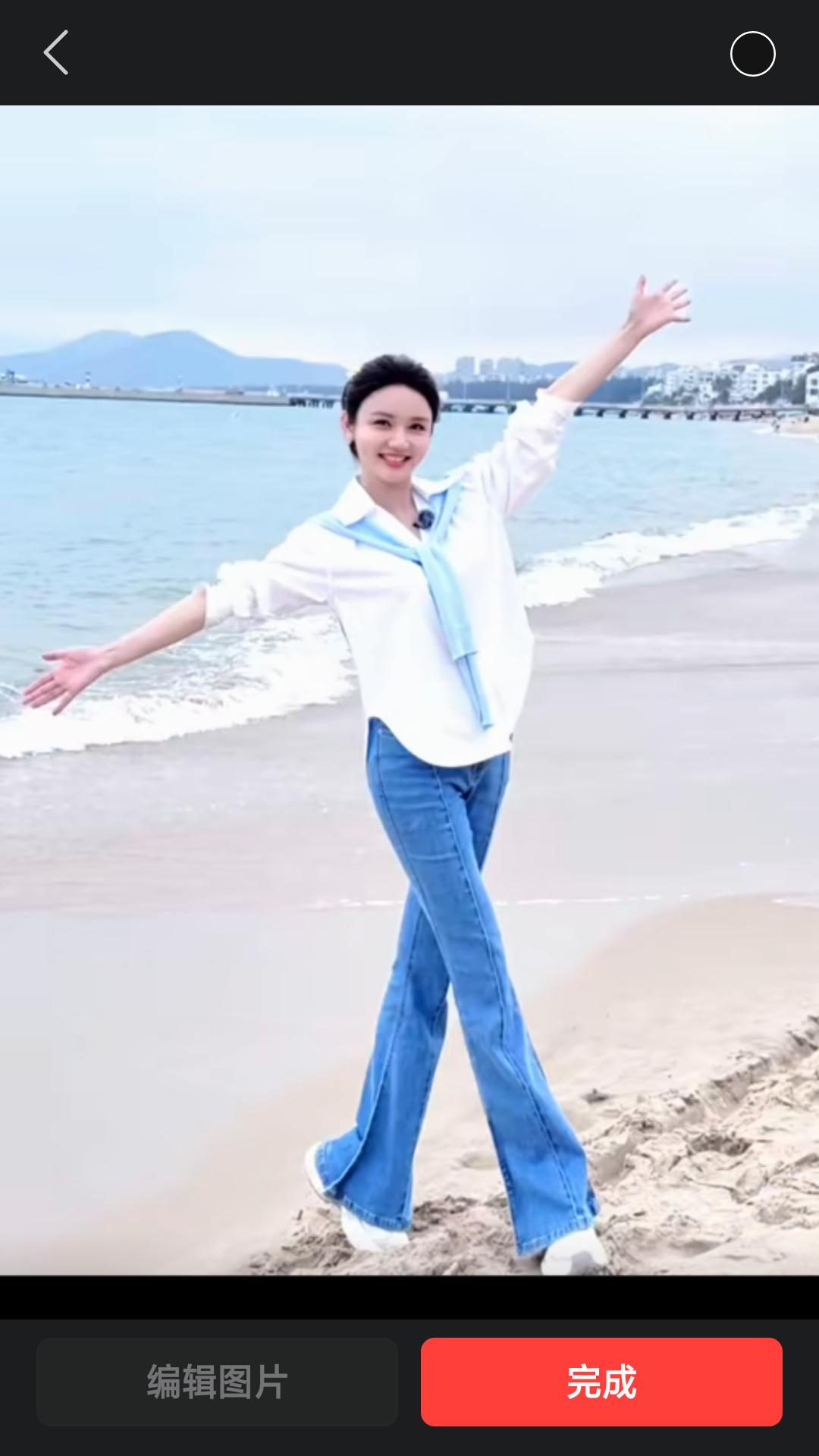 【央视从来不缺才华横溢的美女主持人，青春靓丽的龙洋绝对是其中一个。多次担任央视春