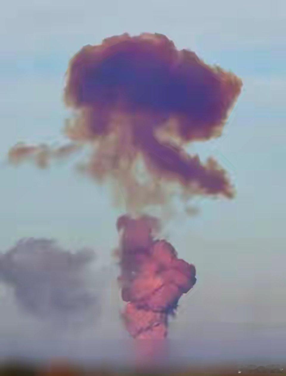 近期，俄罗斯国内轰隆一声巨响，核导弹直接爆炸了，普京失去了对美国的底牌，东风5C