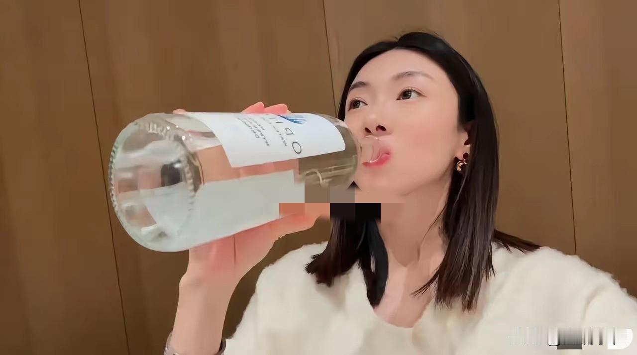 明星的消费观，真不是普通人能理解的。程晓玥回国待产，在直播间喝的矿泉水引起了网