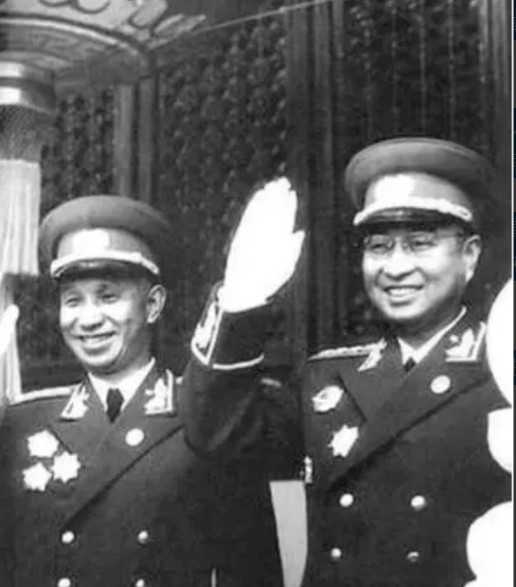 “粟裕根本不会打仗！”1958年，陈赓大将进京开会，竟然看到有人大放厥词，陈赓当
