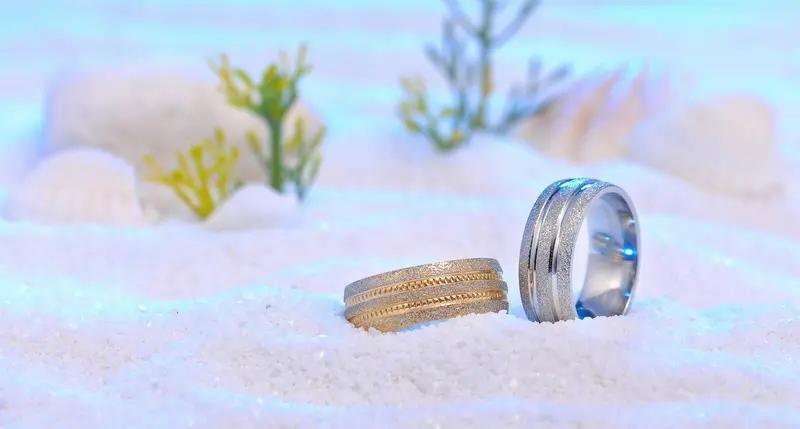 一位性学专家说：”无论跟谁谈恋爱结婚，你可以找丑的，找穷的，找矬的，找五大