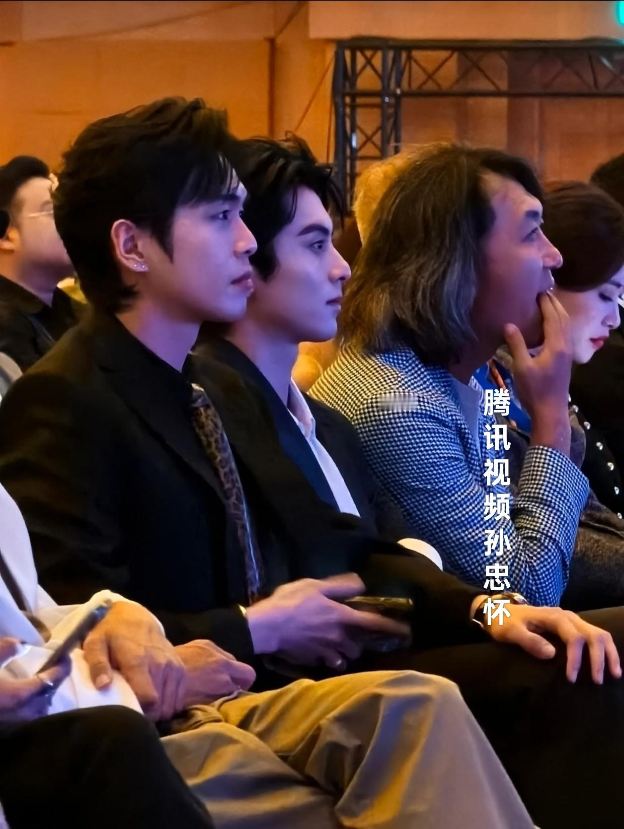 阅文盛典是双C，腾讯视频和阅文集团两个大佬中间是两个大男主娇兰活动是王鹤棣单C，