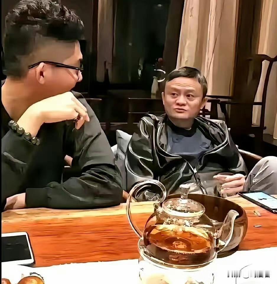 马云的衣服每件看起来都很朴素无华，可价格又让人无比感叹❗简直是低调中的奢华，这样