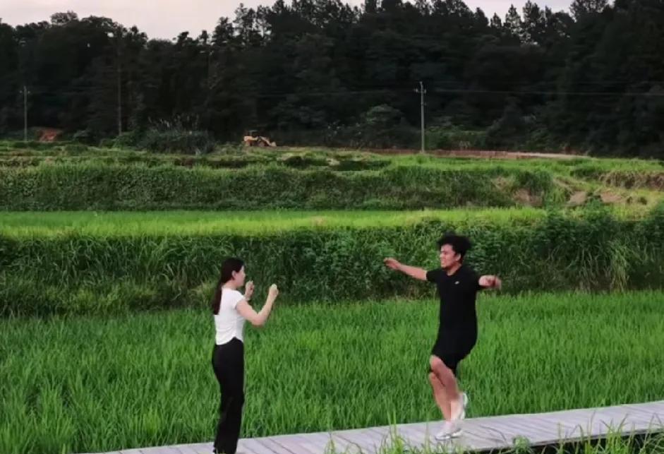 解清帅回不到从前了，从一开始带杂牌追求高佣金，就要想到今天。再发作品也无济于事，