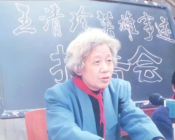 那个跪在坑道里用嘴帮排长排尿的姑娘，是1952年在上甘岭干的，她叫王清珍，那