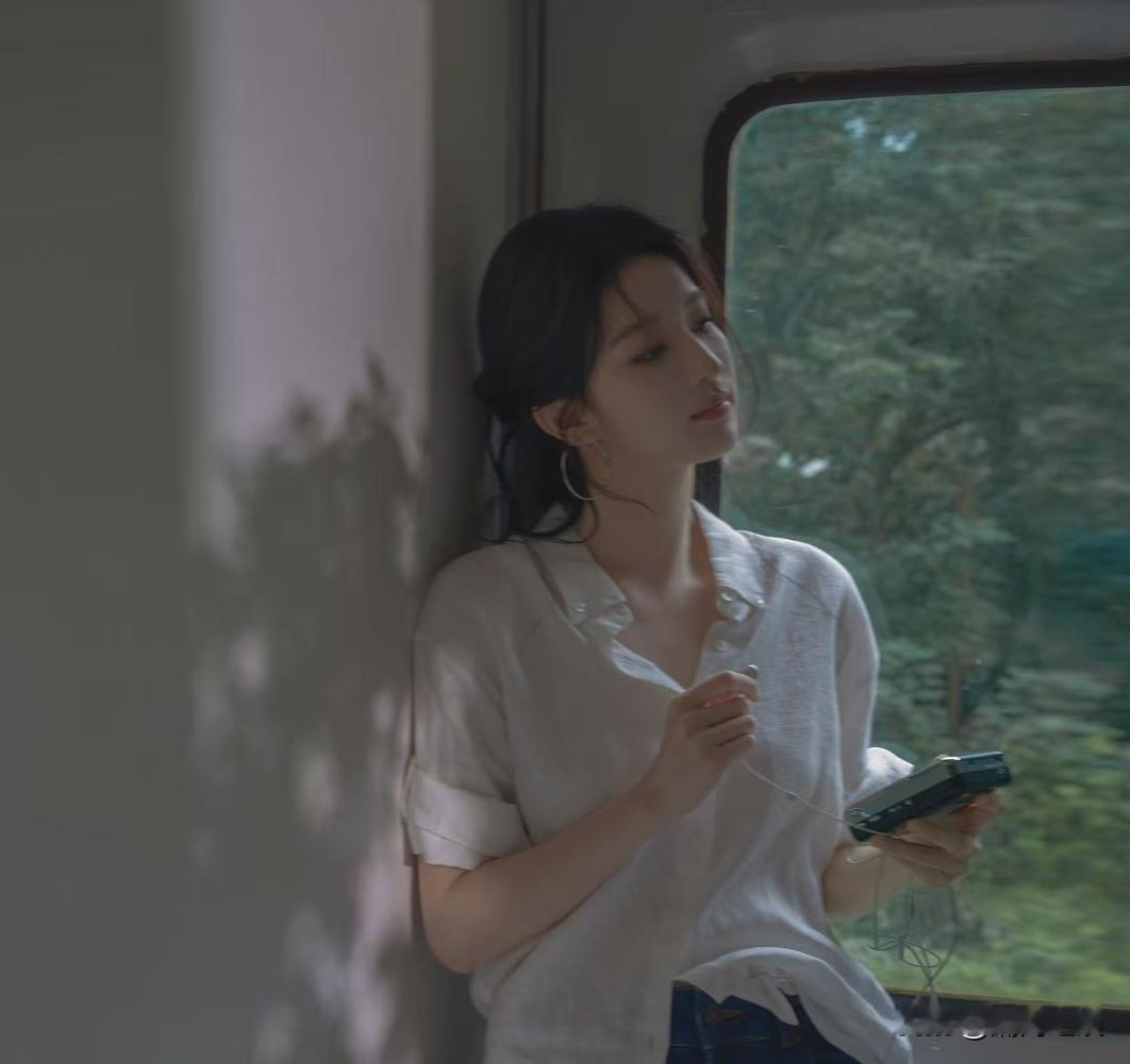 王楚然太美了！高知风格的王楚然真的是太美啦！人怎么能够美成这样！
