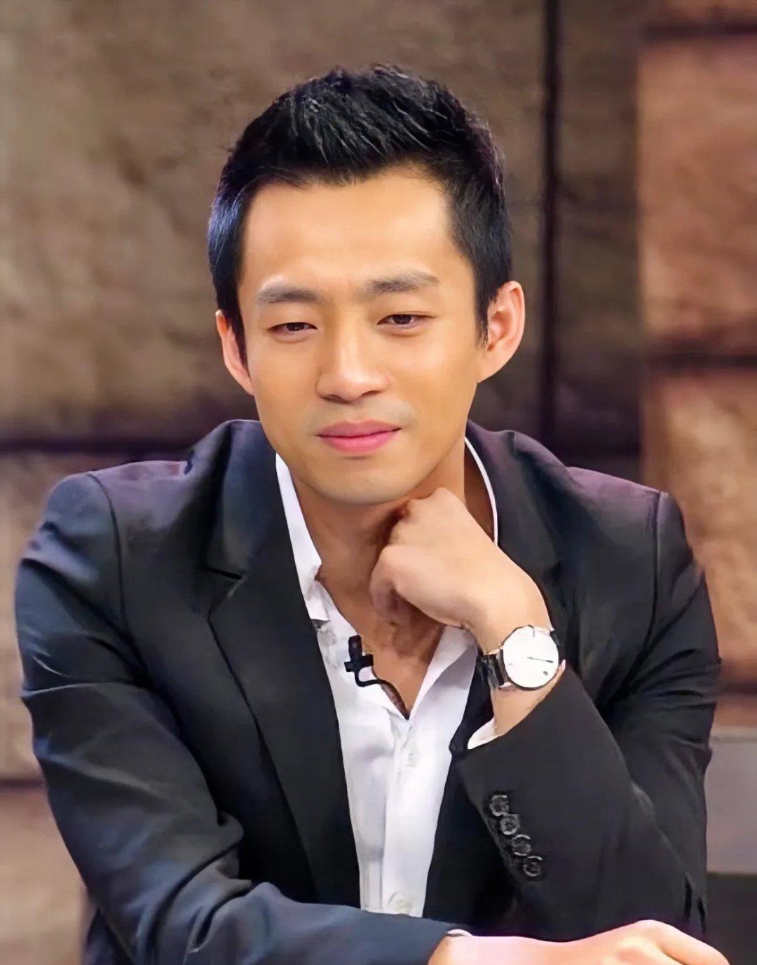 汪小菲现任妻子马小梅被曝怀孕后印象明显，直播中罕见夸赞大S。马小梅回应网友称自己