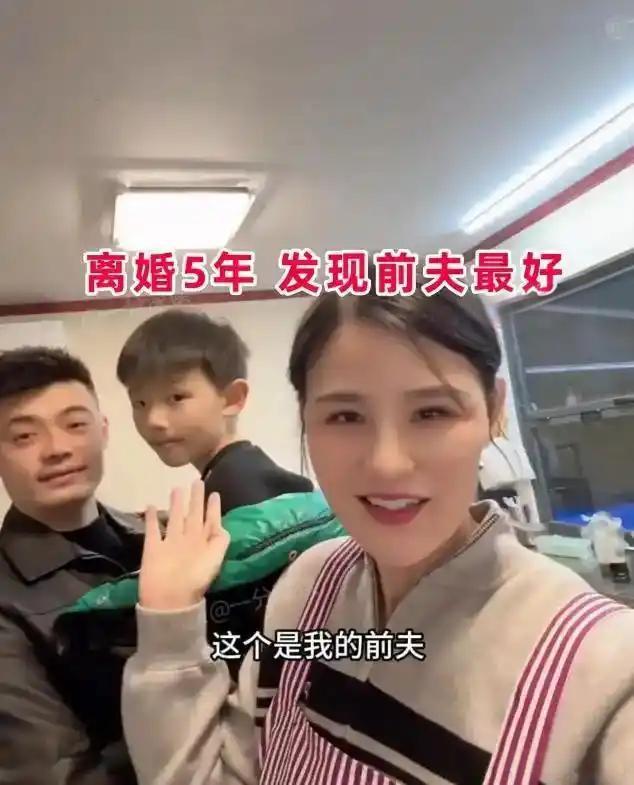 嫌前夫工地干活不体面，转头嫁给初恋！5年后跪求复婚，前夫一句话让她哑口无言……
