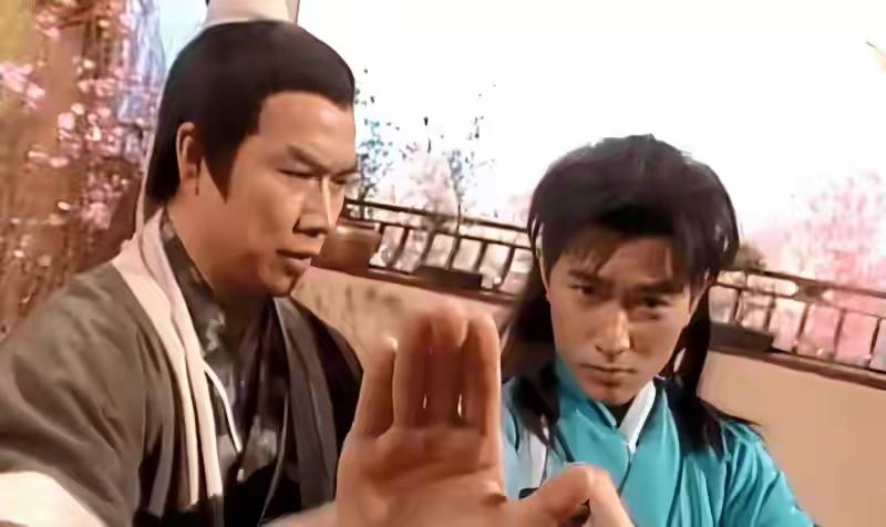 为何大小武能活到倚天时代？黄蓉给了他们保命符，郭靖纵知也无奈《神雕侠侣》中