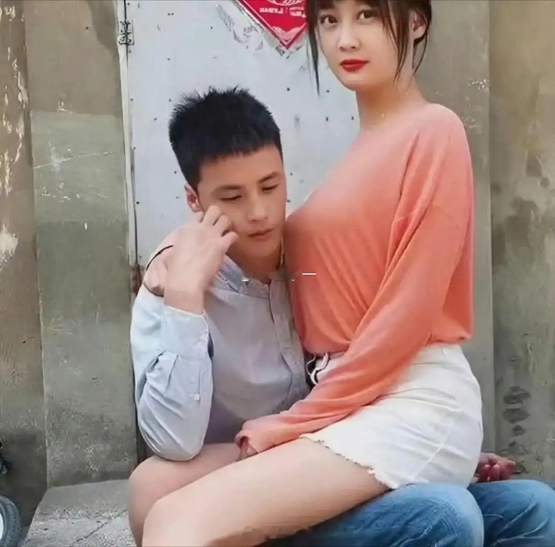 同一个人十年后的变化，为什么男的脸上没有笑容了
