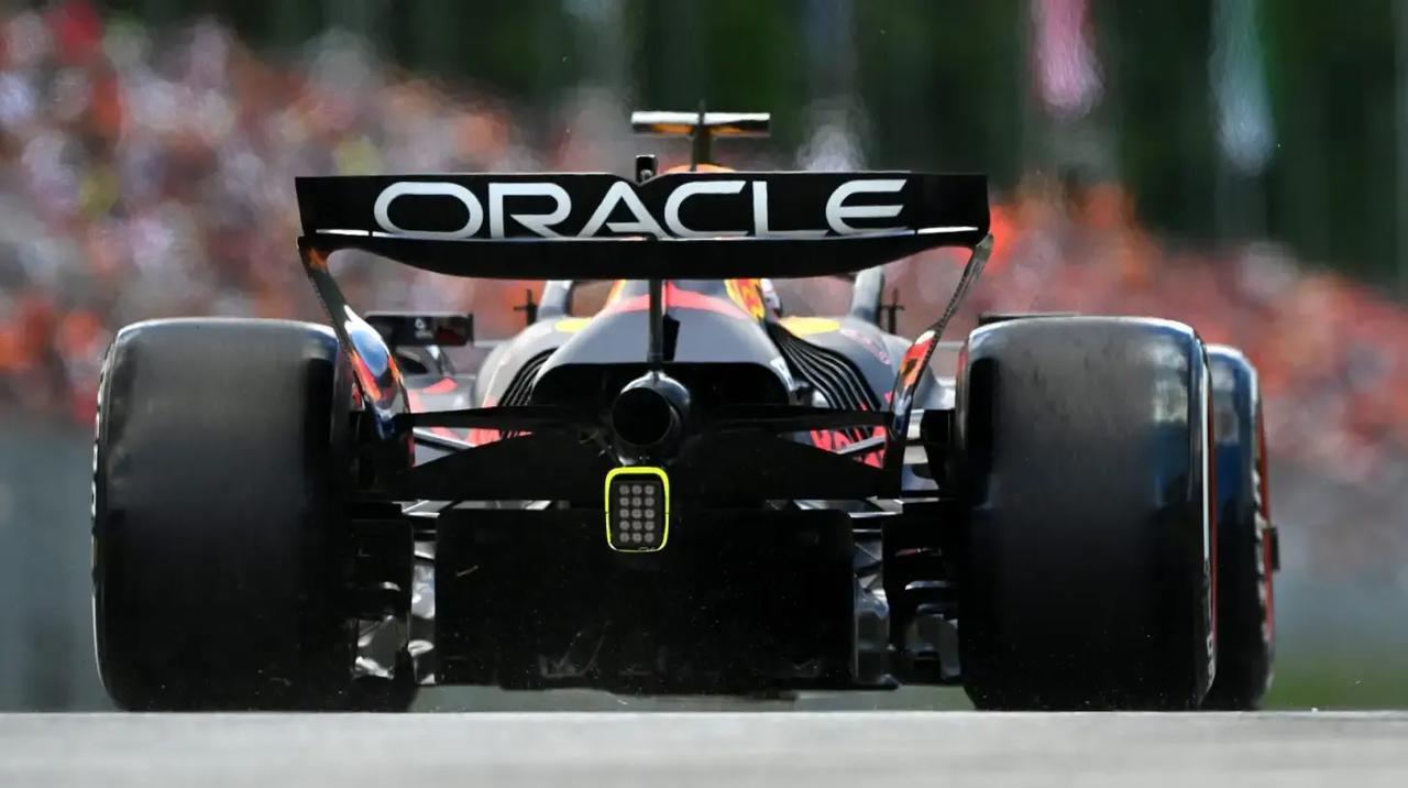 #f1#维斯塔潘合同中的另一项退出条款曝光。一直传言，如果维斯塔潘在夏休期前