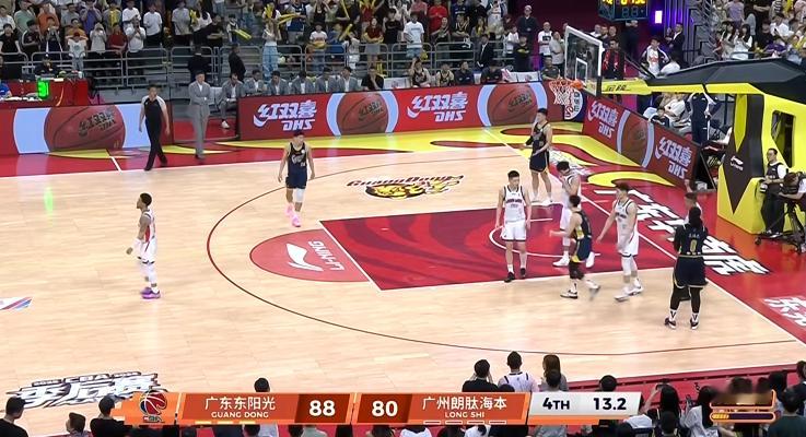 龙狮队输了~~不过宏远队也拼光了最后一颗子弹。这个系列赛我觉得是有一定的象征意义