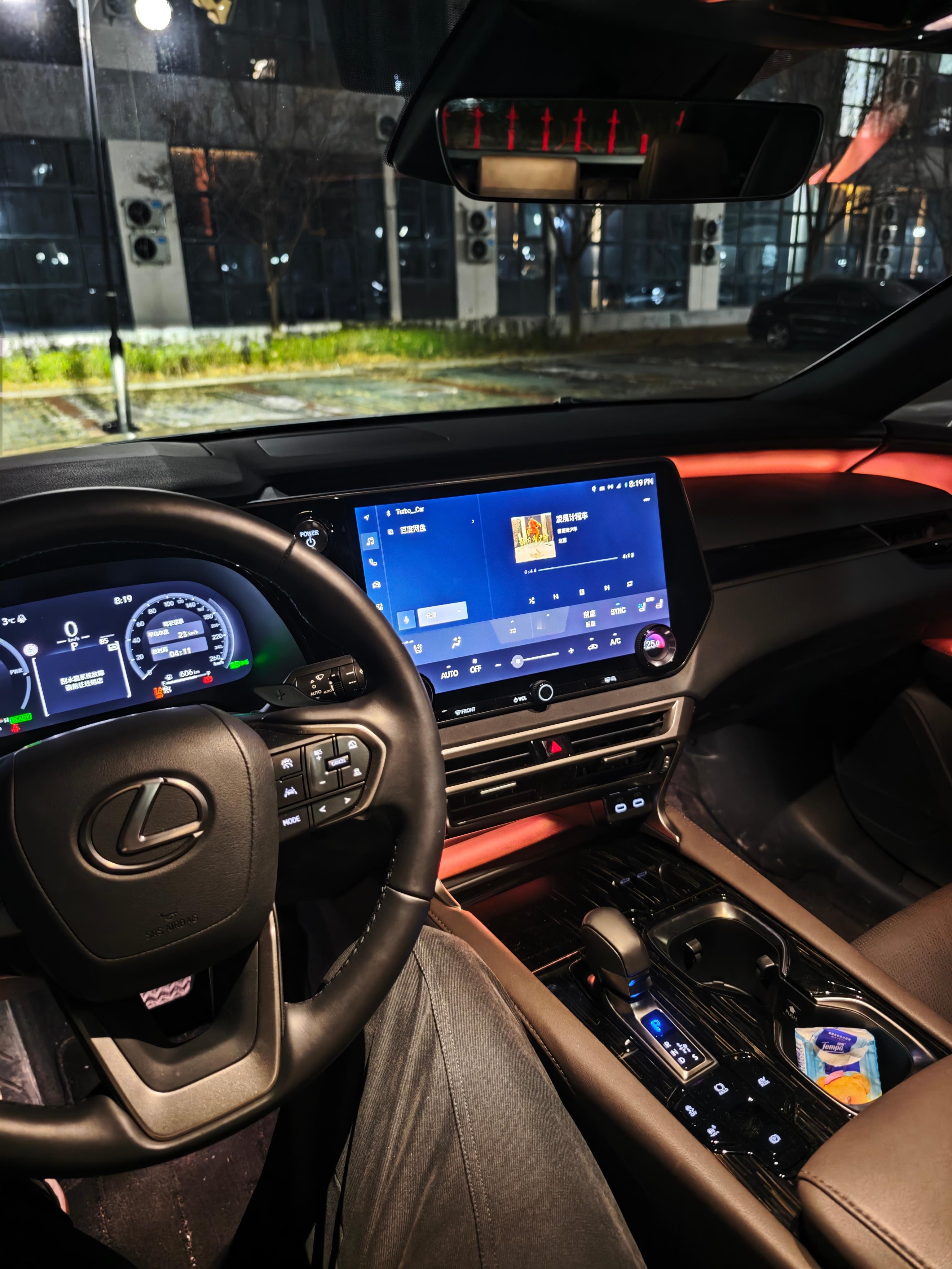 感觉每次开雷克萨斯都特别佛系，不争不抢，从从容容一方面性能本身不是特别强，另一方