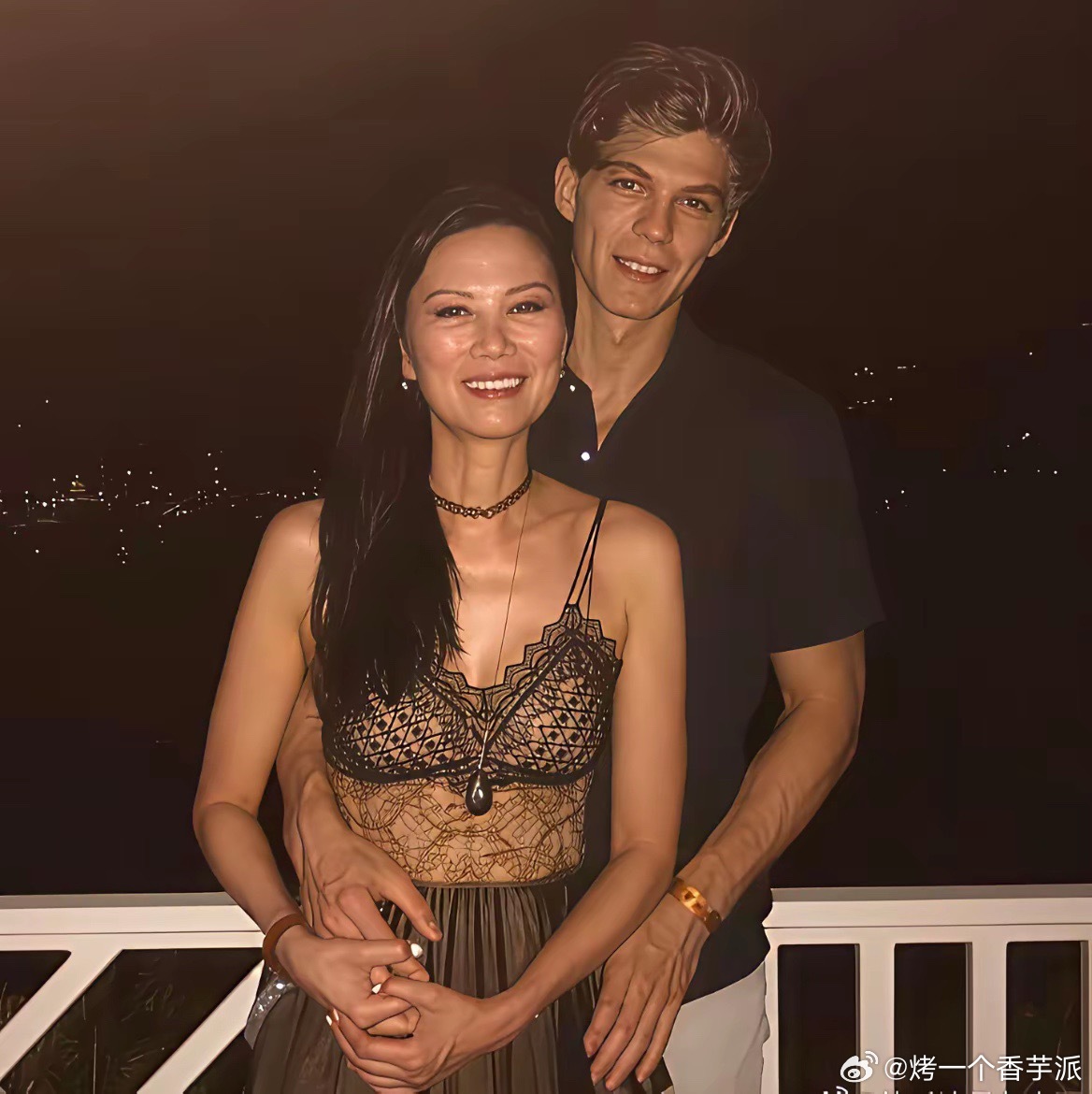 邓文迪和比她小25岁的男友匈牙利男模2017年的合影。这段恋情曝光后震惊了整个欧