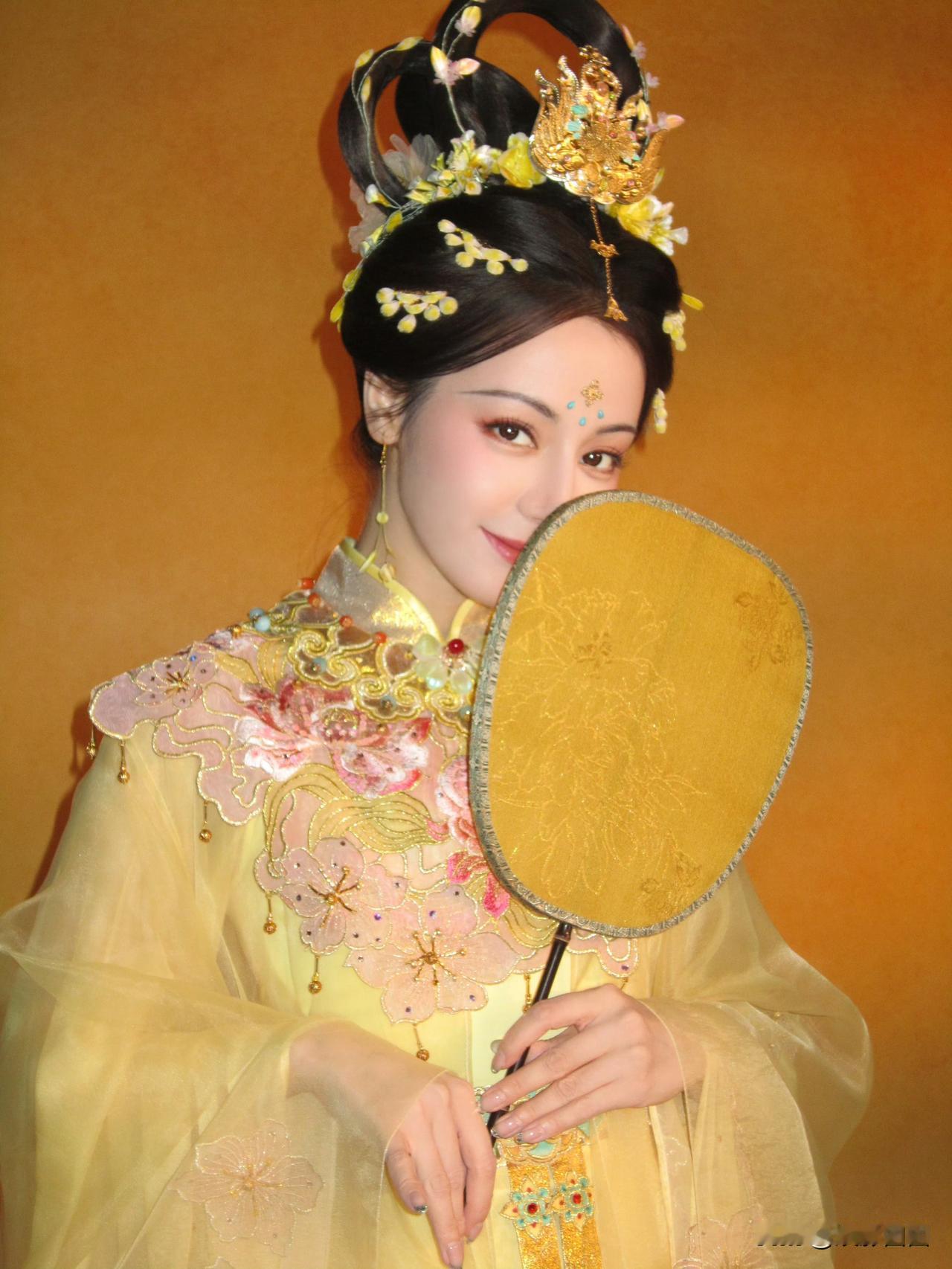 迪丽热巴嫦娥仙子造型好美哦，直接打包进仙侠剧吧！新疆美女迪丽热巴拥有高颜值、