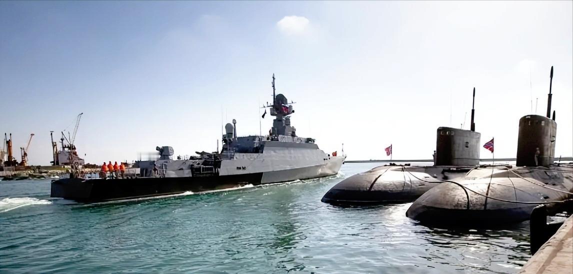 真没见过这么被逼无奈的，近日一组外国卫星拍摄的照片在网上引发热议，原本黑海的新罗