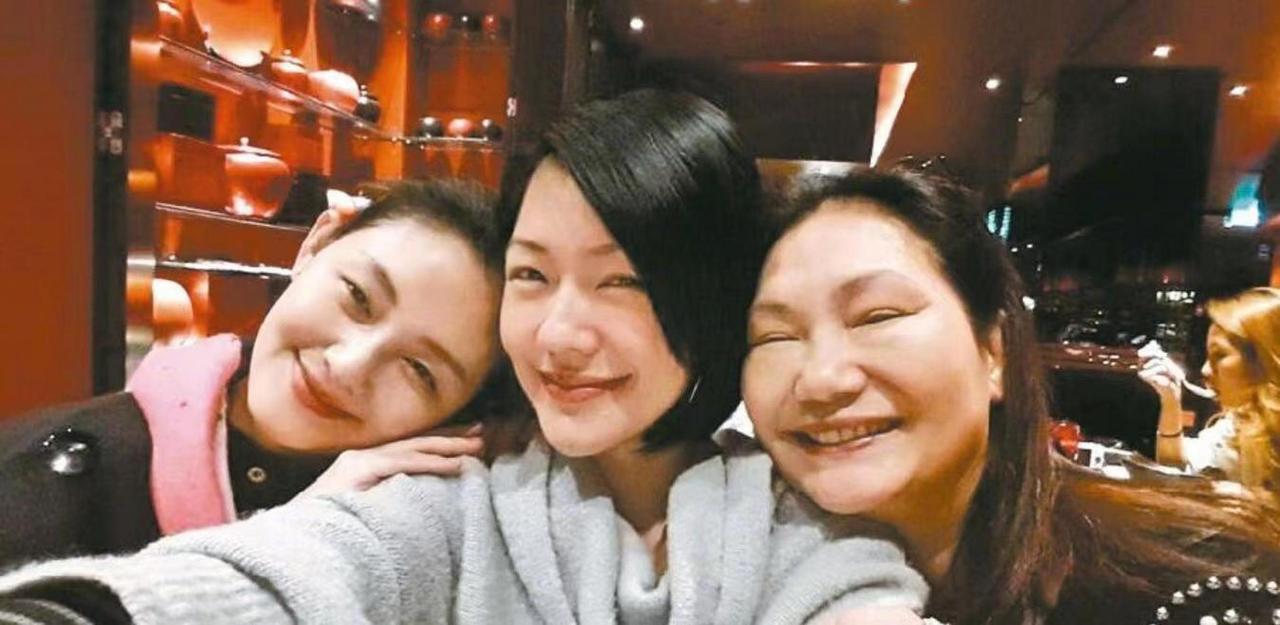 第一次感觉“看人下菜”是如此的具有正当性，大S去世不久，小S成为了娱乐圈看人下菜