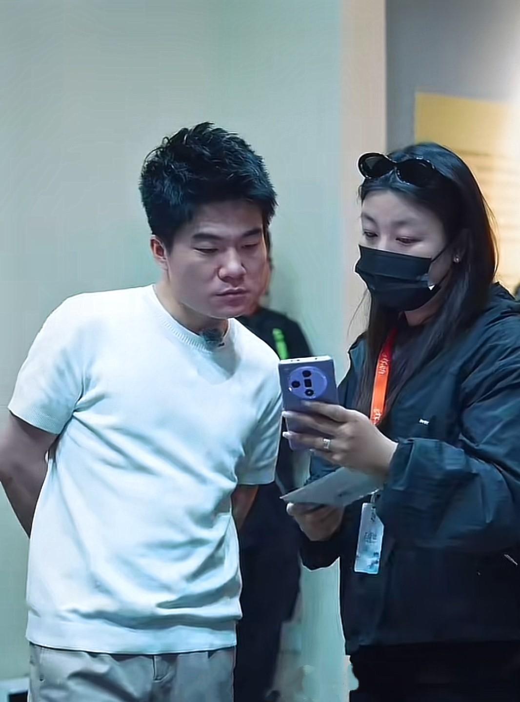 董宇辉把＂兰知春序＂交给了盼盼，把＂长歌有和＂交给了程林，把＂终南远眺＂交给了酝