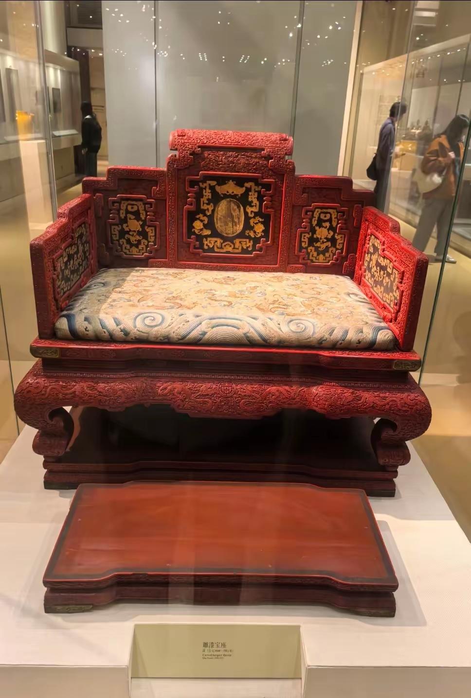 去南京博物院逛了一圈，保洁大姐的一句悄悄话，听得我后背直冒冷汗！每天闭馆雷