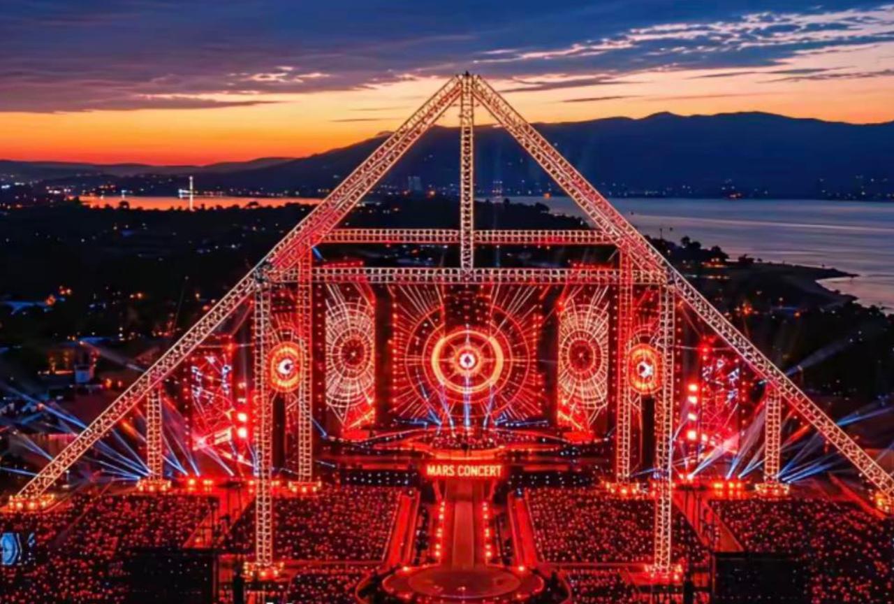 这么一对比，好像确实是很像。咱对西方也不了解，也不懂什么什么会啥的，也不知道