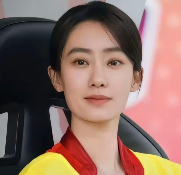 张小斐这次，是真敢赌。周星驰的《功夫女足》，给她两个选择。要么拿800万固定