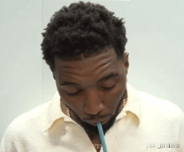 别低头骑士输给勇士这场比赛，米切尔赛后发言很有决心。他说不可能整个赛季三分23