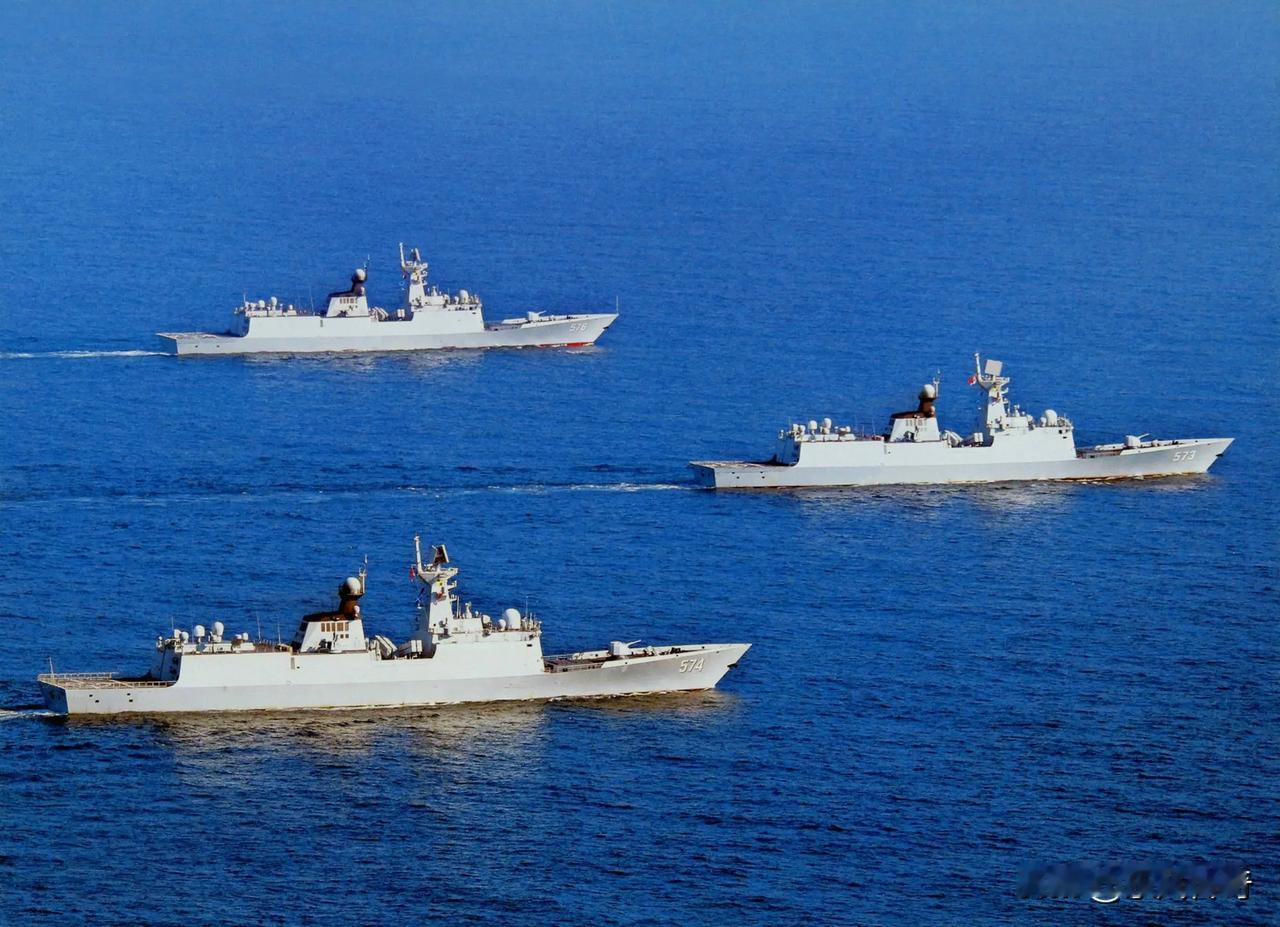 054A护卫舰虽然是我国的主力护卫舰，服役总数超过40艘，但是054A护卫舰满载
