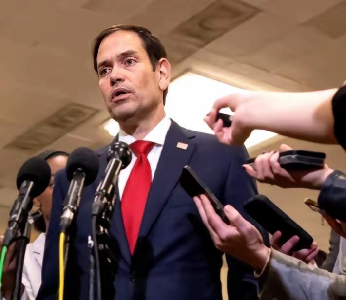 美国霸权思想作祟！美国不让中俄管委内瑞拉的闲事。美国还要管中俄周边的闲事吗？美