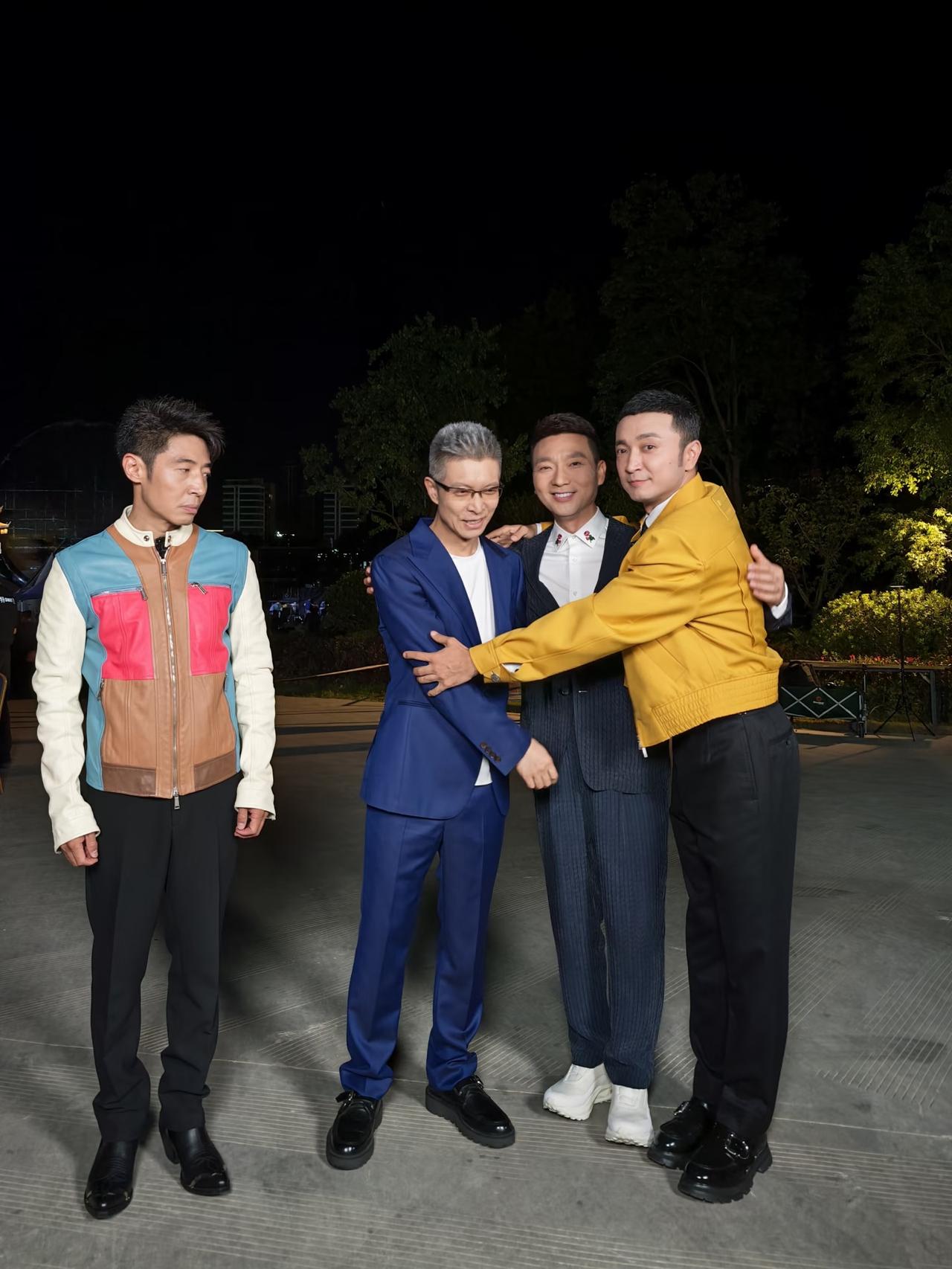 央视主持人F4的身高左一，撒贝宁，50岁，身高172㎝左二，朱广权，47