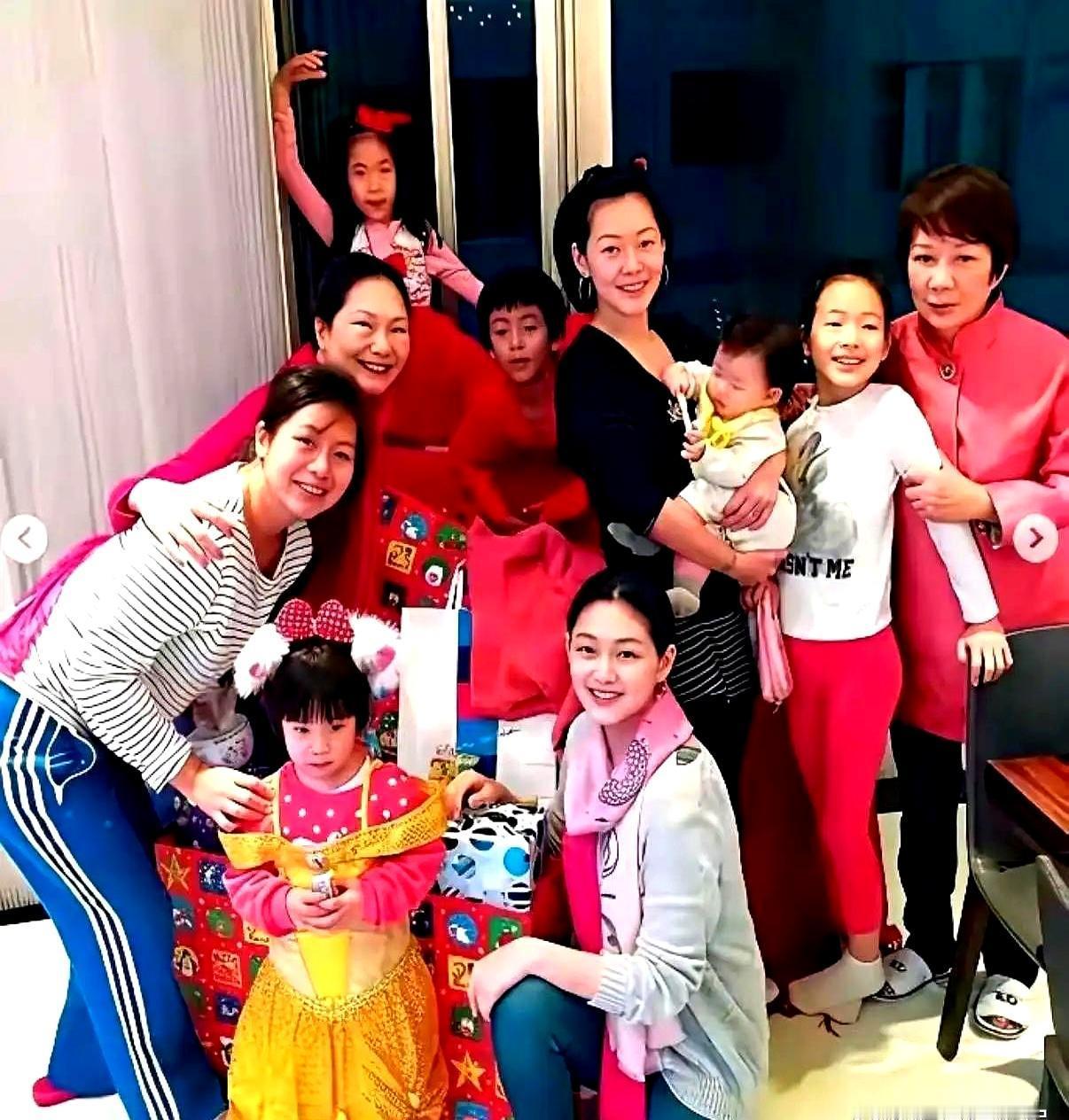 大s生第一胎时，颜值，身材都没有一点变化，跟未婚时一样，漂亮，身材苗条，性格很阳