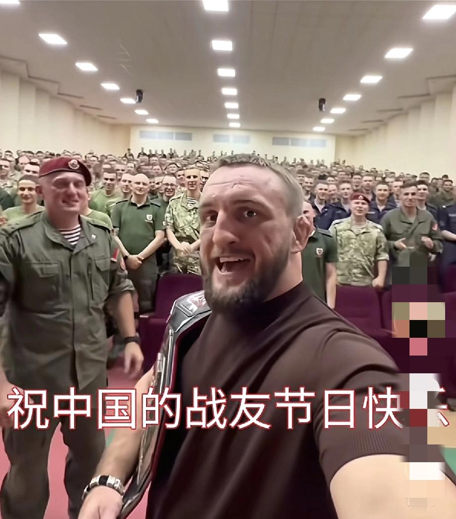 俄罗斯这群大兵真的是有心了，还在在前线打着仗，面对着枪林弹雨呢，竟然还能不忘发来