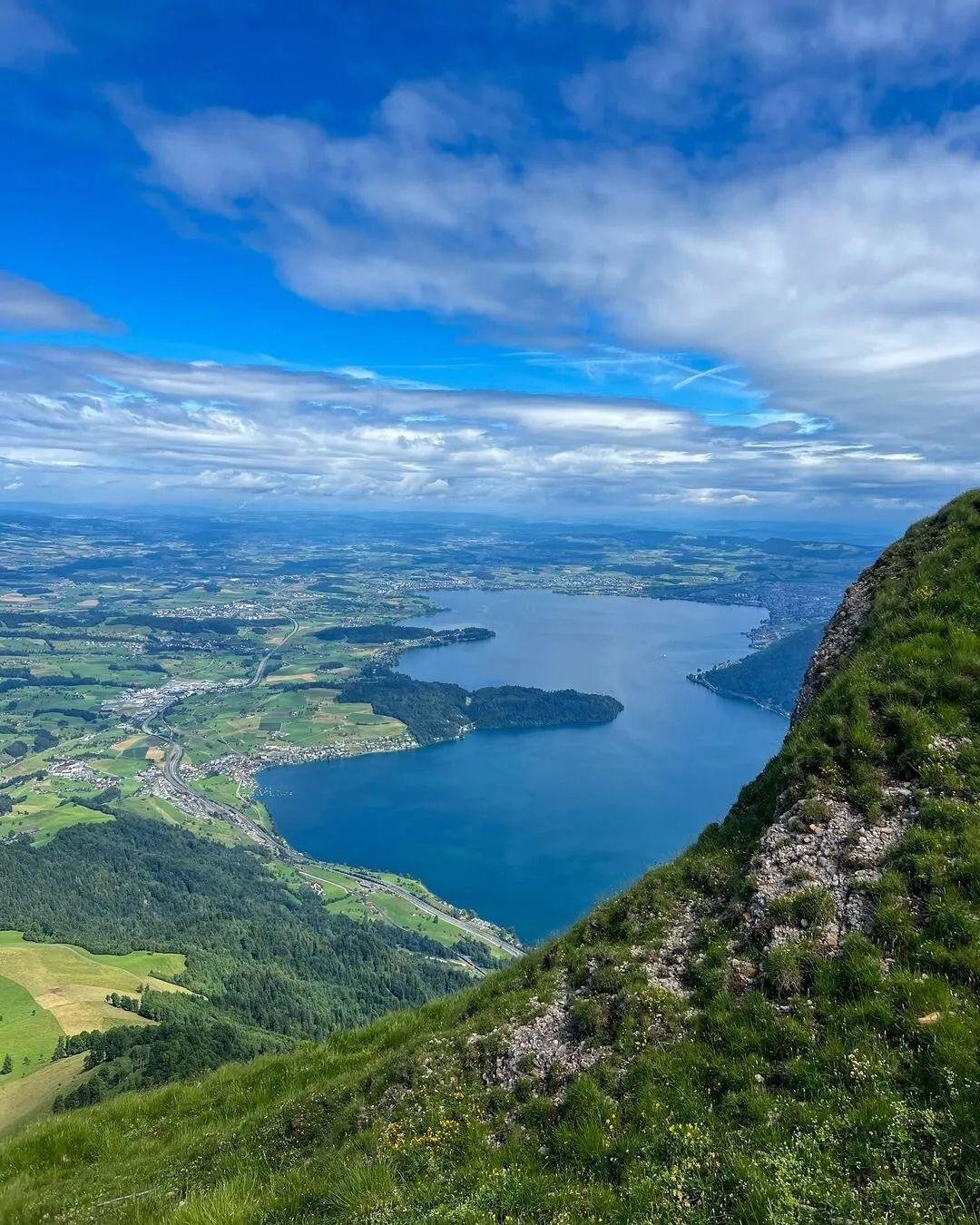 碰到一个县城的学生家长，孩子现在在初三，其实他们家的孩子确实需要优秀的老师才能够