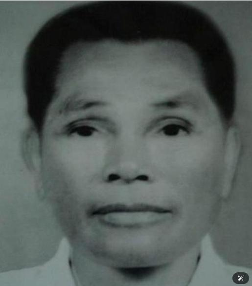 1960年，海南乐会县一位老农何世富，临终前拉着妻子坦白："我原名叫何畏，是红