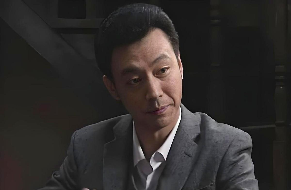 有时候，你精心避开的每一个坑，都埋着别人起飞的黄金。2008年《潜伏》开拍，