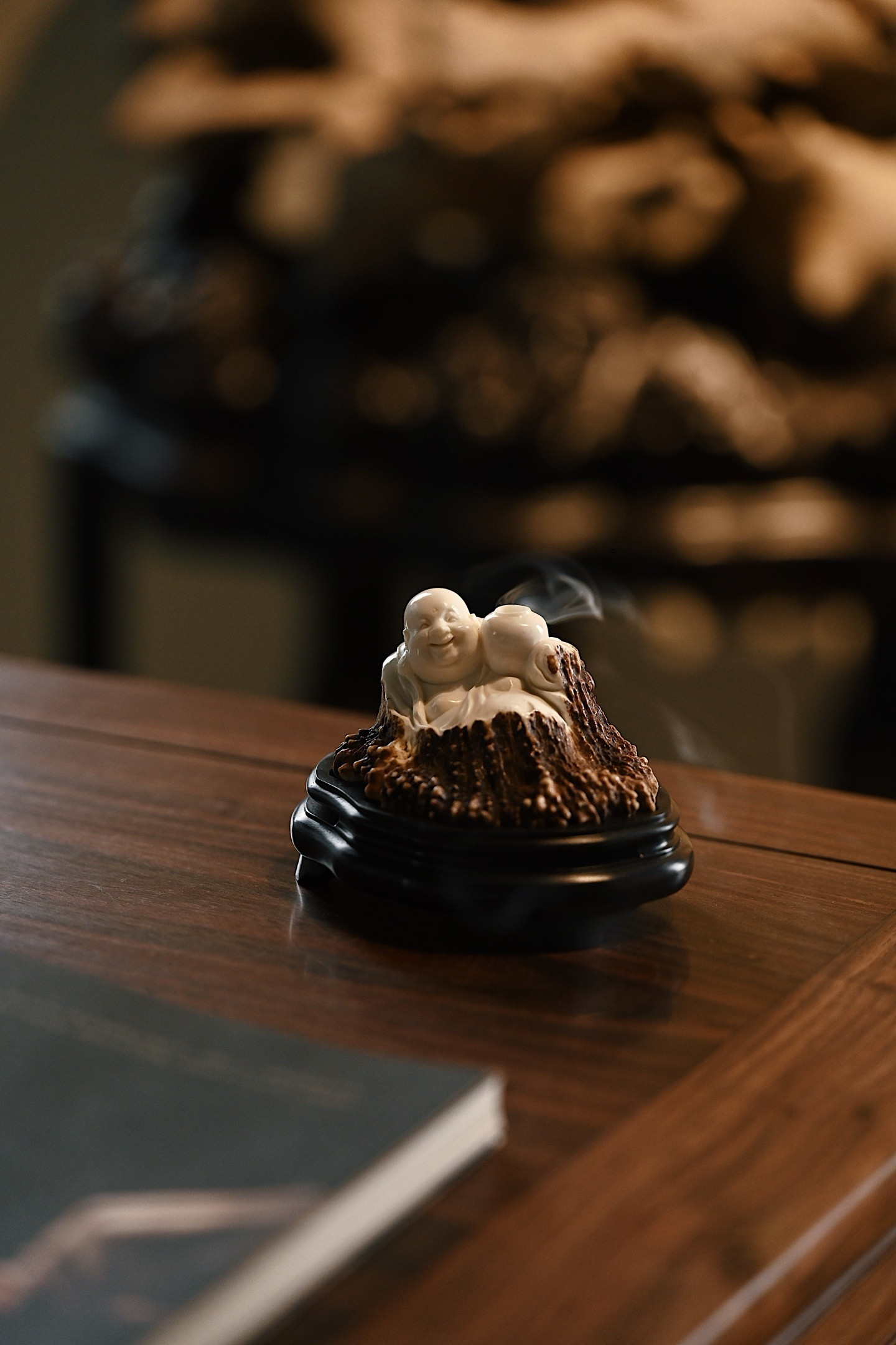 鹿角|欢喜弥勒香炉料质清润，雕刻弥勒笑意盈盈，手持葫芦，焚香葫芦出烟，一派