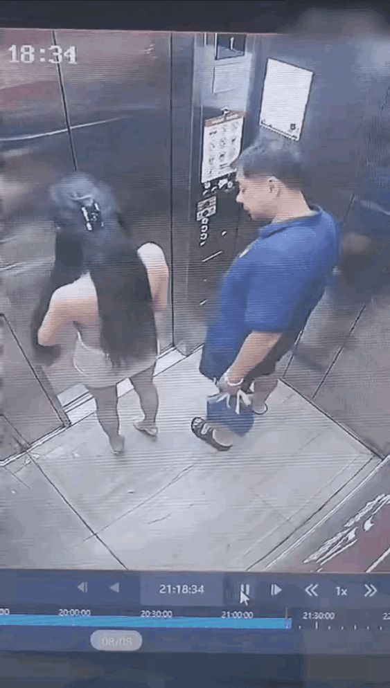 小区监控显示电梯内站着一男一女，女孩长发披肩，身材窈窕，男士是一位中年大叔，他用