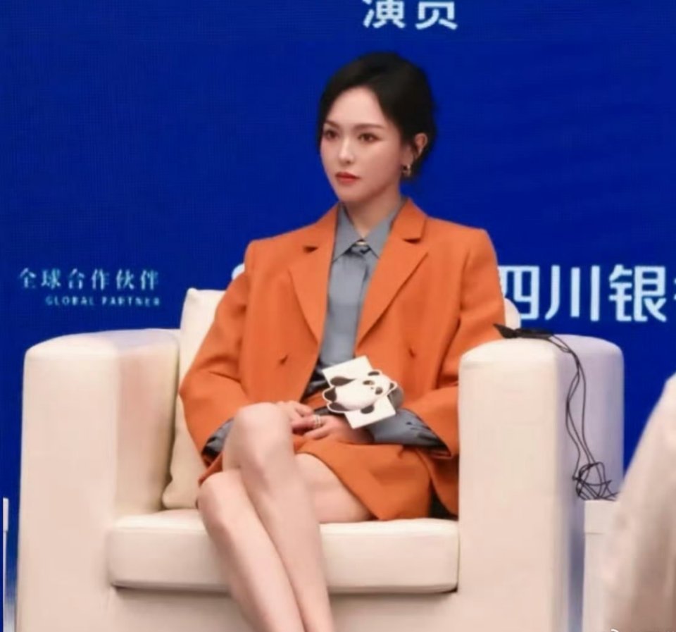唐嫣金熊猫盛典生图路透，好正的汪小姐​​​