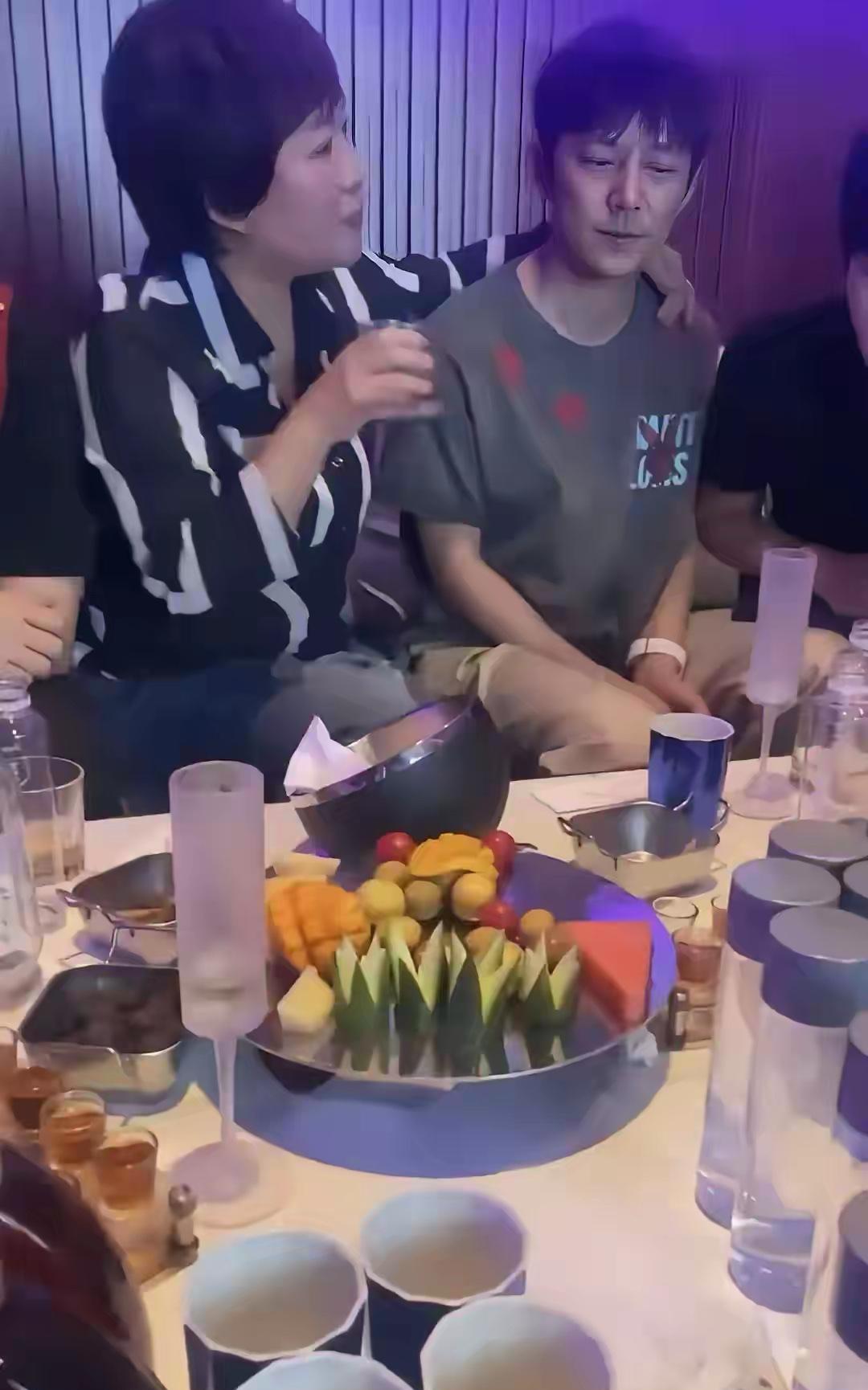 这个大明星是谁？有认识的吗？好像在哪个电视剧里面见过他？